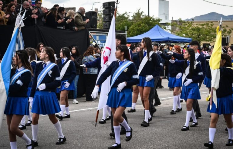 Ya hay más de 100 escuelas inscriptas para el desfile del 25 de Mayo