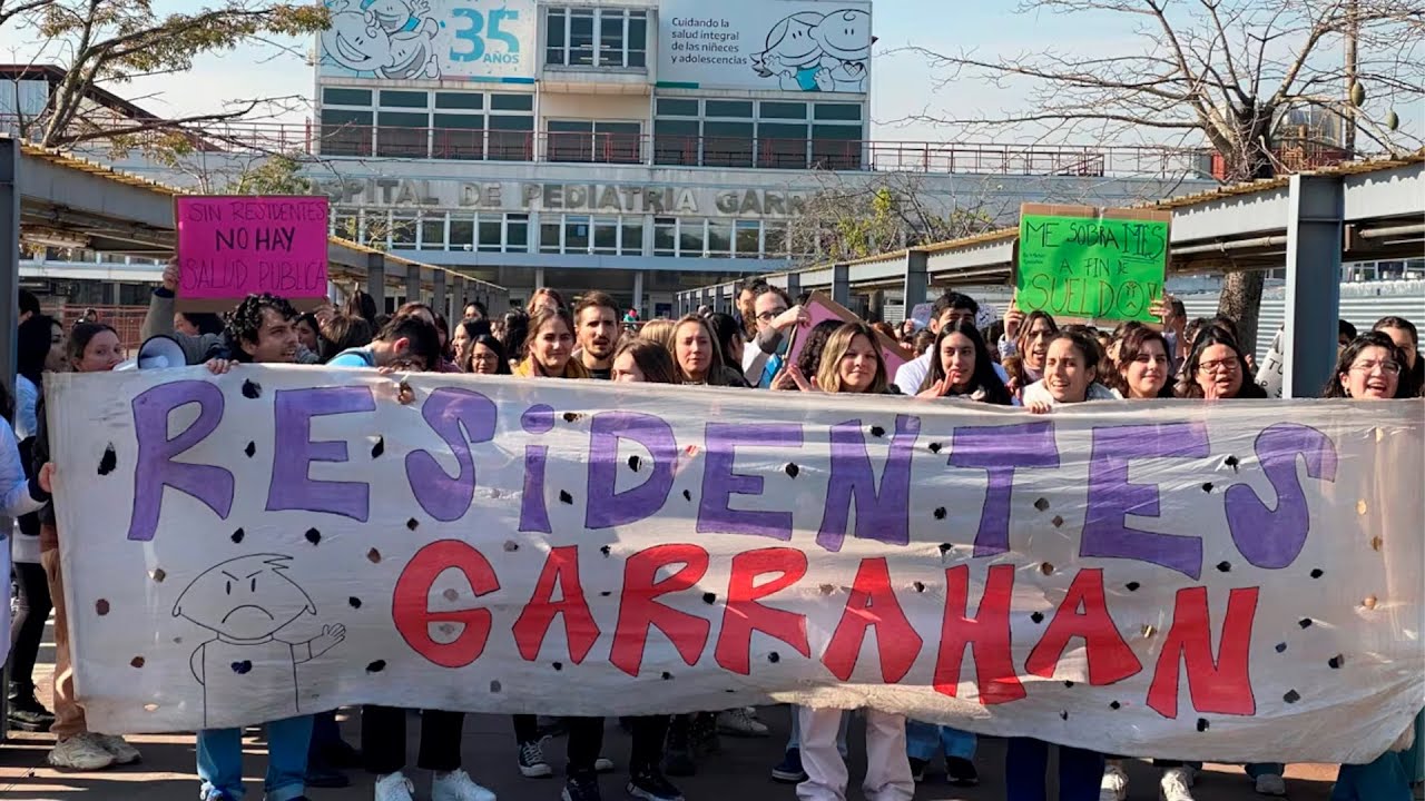 Se agrava el conflicto en el Garrahan: los residentes rechazaron la propuesta salarial del Gobierno y seguirán con el paro