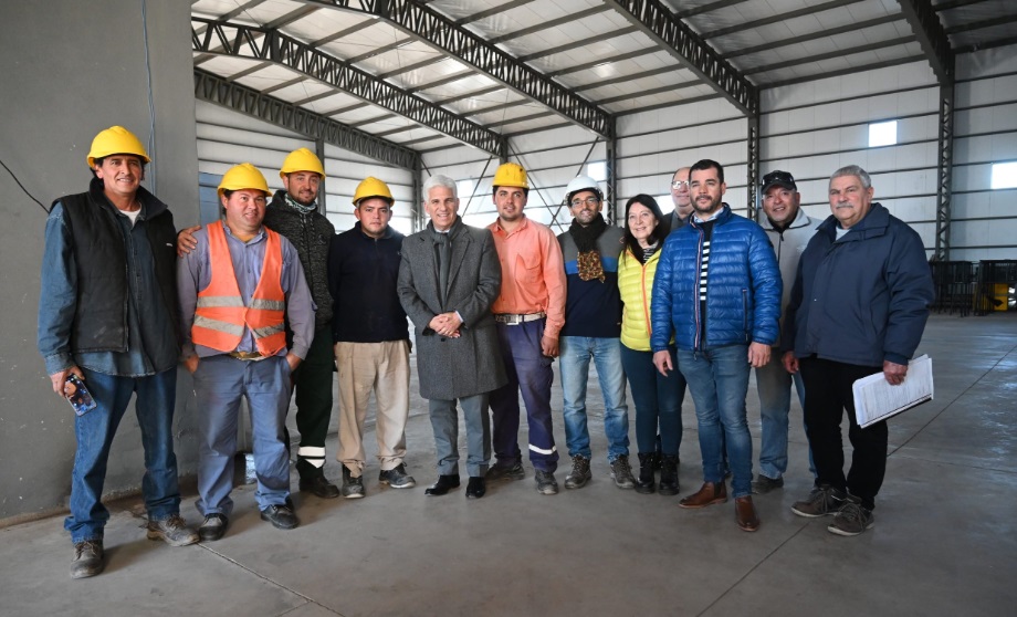 El gobernador recorrió la obra de urbanización del barrio República, que ya tiene un 90% de avance