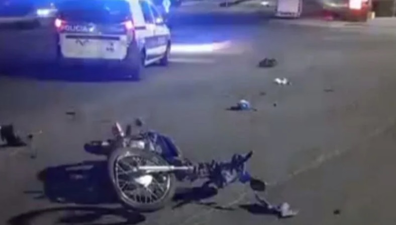 Grave accidente en la avenida Santos Ortiz: un motociclista sufrió fractura