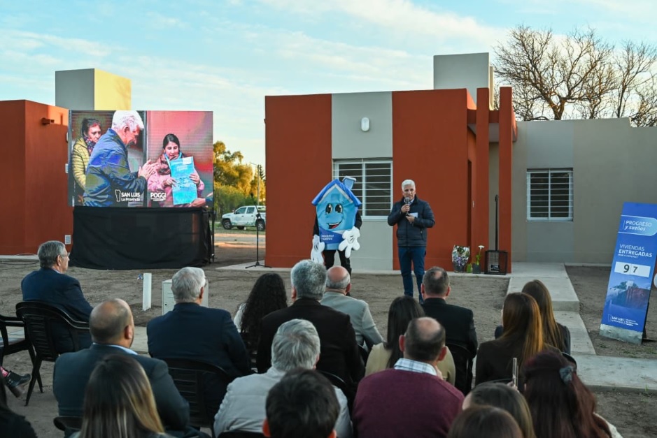 El Gobernador dio precisiones del plan de viviendas “Tenemos Futuro”