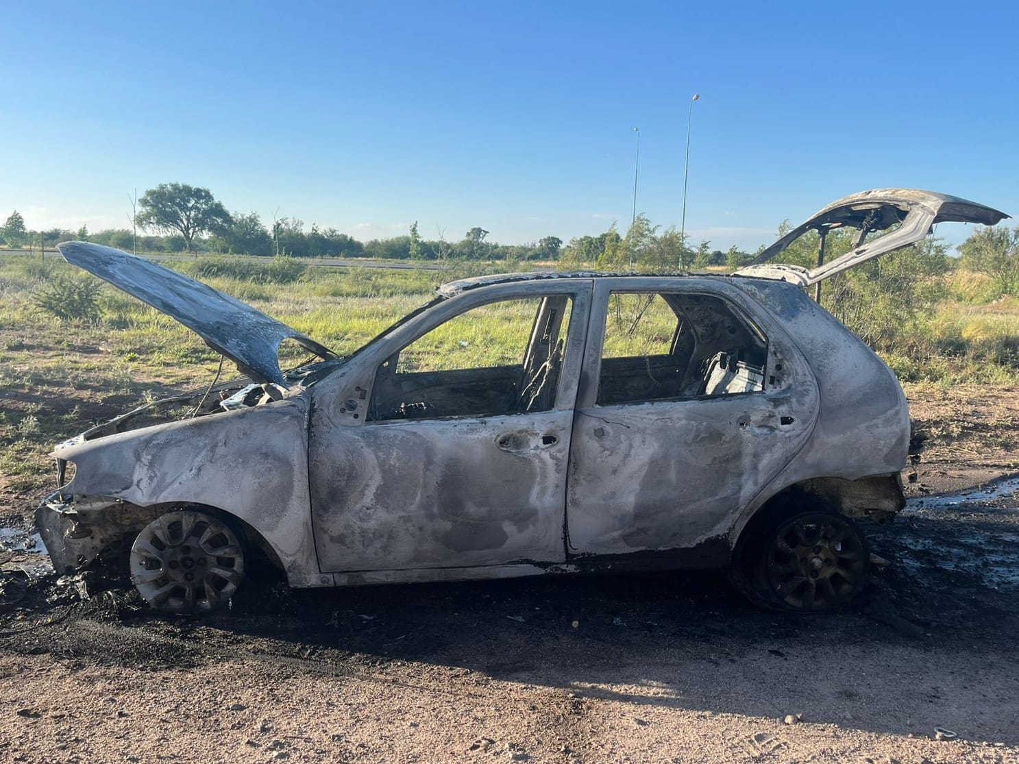 Se incendió un automóvil en la zona sur de la ciudad; no hubo personas heridas
