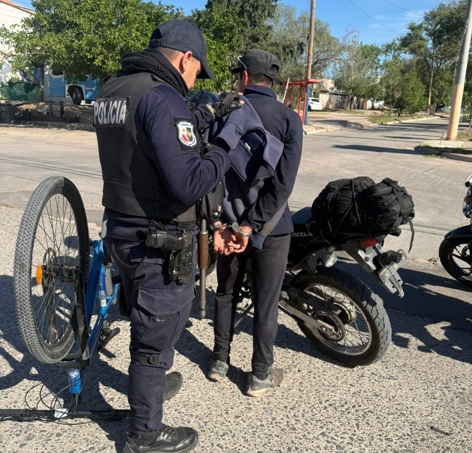 San Luis: demoraron a un hombre que tenía un arma blanca y una bicicleta de dudosa procedencia en su poder