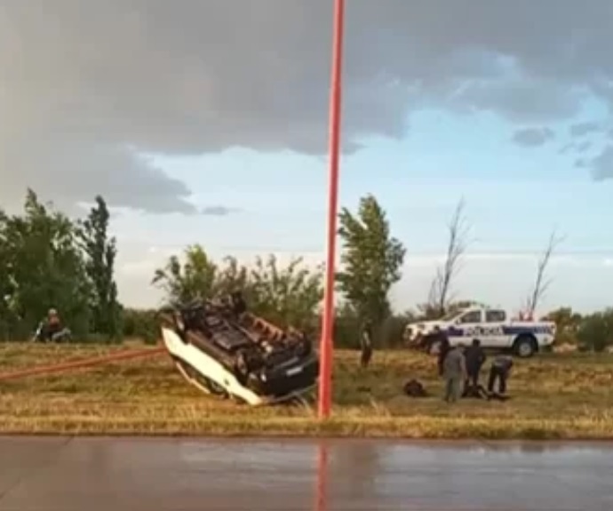Volcó un vehículo de traslado de la Penitenciaría: agentes e internos sufrieron heridas leves