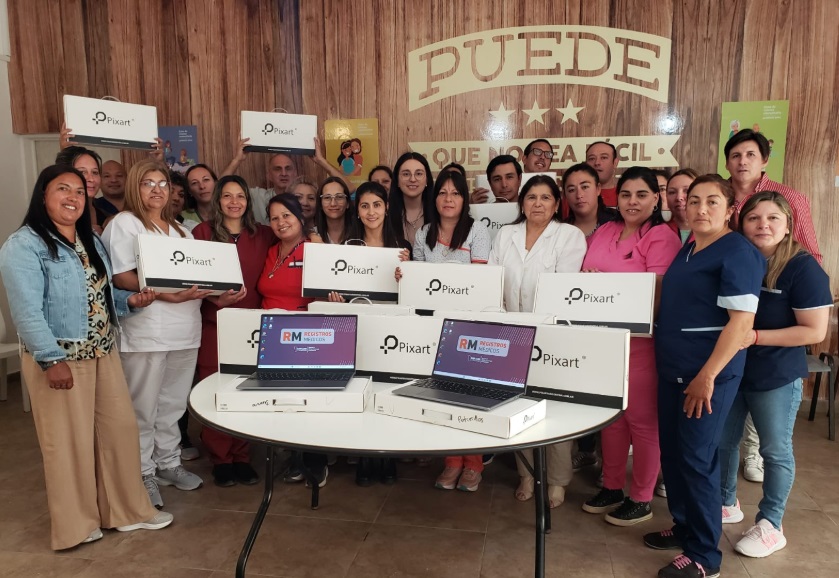 San Luis fortalece su red de registros médicos con 744  computadoras entregadas