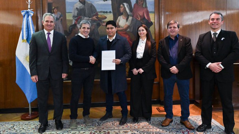 Luis Caputo se suma a las negociaciones por el Presupuesto 2026 y mantendrá dos reuniones clave esta semana